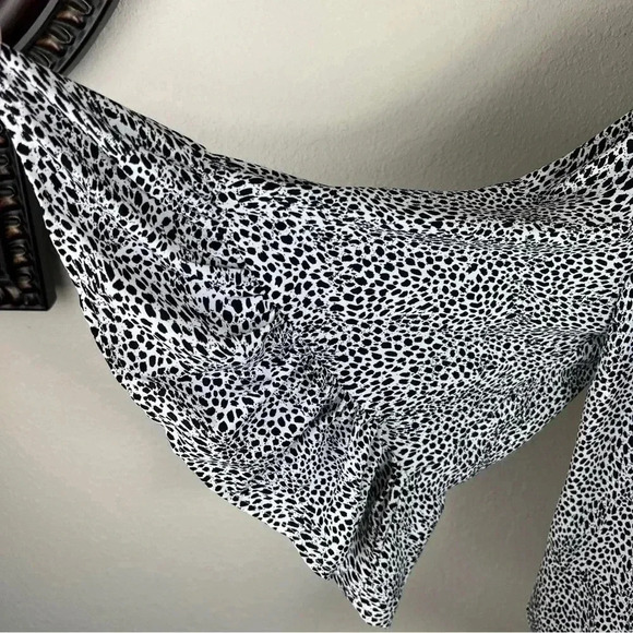 Black White Women’s Animal Print Bell Sleeve Blouse - Picture 7 of 12